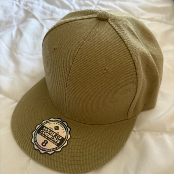 House of Commons Men’s Flat Brim Fitted Baseball Cap Hat Beige Size 8 NWT - Picture 1 of 5
